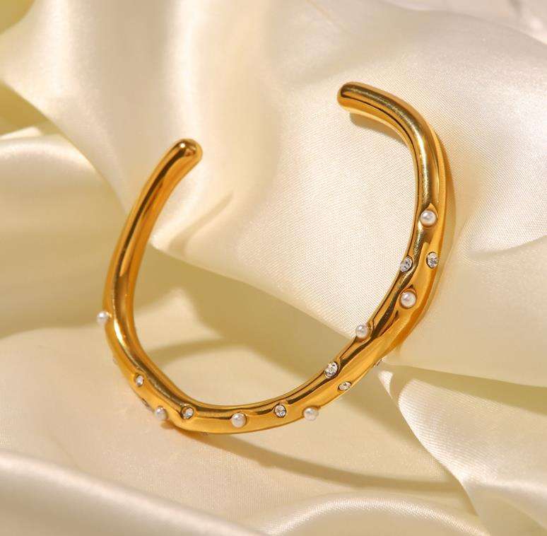 Élodie Pearl Cuff