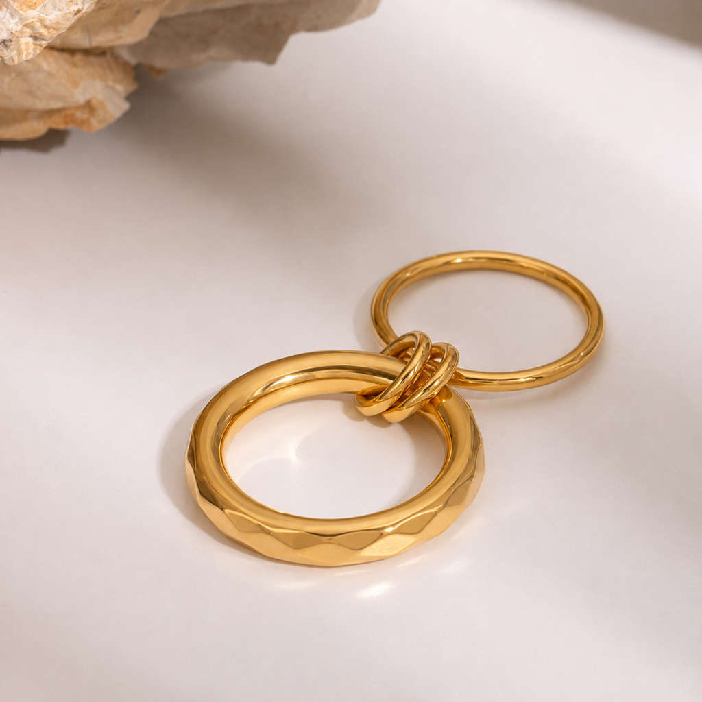 Esmé Ring